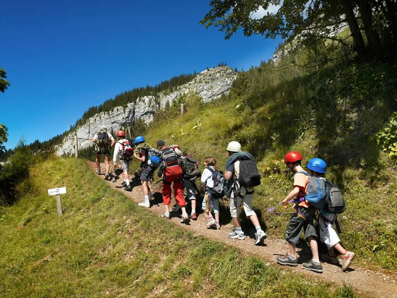 Image d'activités de montagne pour les jeunes (site du Grand Bornand).