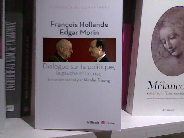 Première de couverture de "Dialogue sur la politique, la gauche et la crise", François Hollande, Edgard Morin, Le Monde Editions, septembre 2012. Photo Politproductions.com